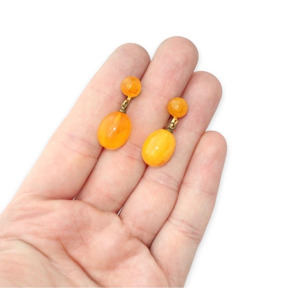 Vintage Bakelite Screw Back Dangle Earrings Egg Yolk / Butterscotch Yellow 1940s - Picture 3 of 3